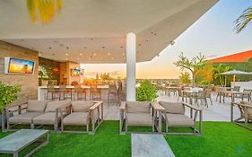 Beachfront Condo Rs - Rooftop Pool